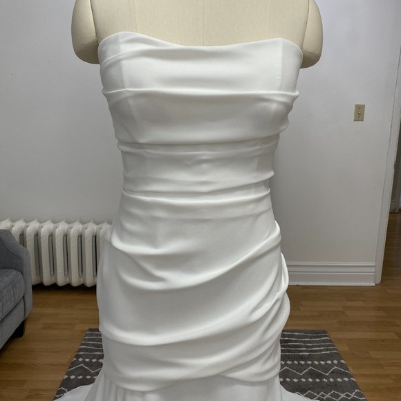 Paloma Blanca Mermaid Style Wedding Gown Size 16 - Picture 4 of 7